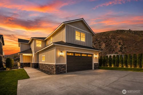 9464 Yakima Ln Nw, Quincy, WA, 98848-9143 | Card Image