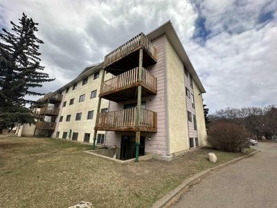 219 - 7801 98 St, Condo with 3 bedrooms, 1 bathrooms and 1 parking in Peace River AB | Image 1