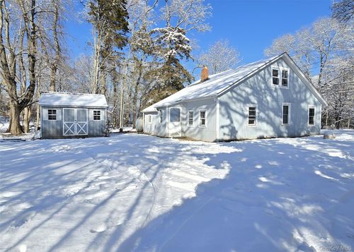 157 Pleasure Dr, Riverhead, NY, 11901-4907 | Card Image