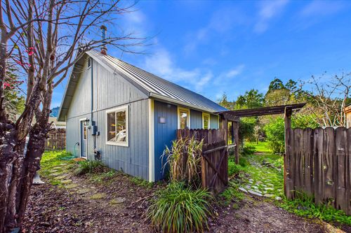 190 Pine Ave, Redway, CA, 95560-9706 | Card Image