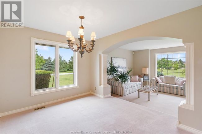5569 Concession Rd 5 N, House other with 6 bedrooms, 3 bathrooms and null parking in Amherstburg ON | Image 6