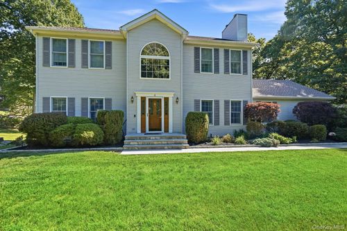 4 Briar Ridge Ln, Putnam Valley, NY, 10579-2627 | Card Image