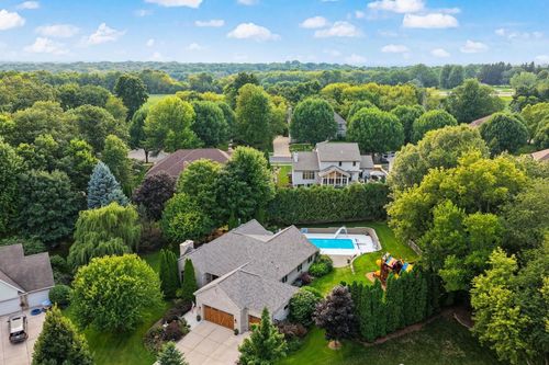 10 Vienna Cir, Madison, WI, 53718-8237 | Card Image
