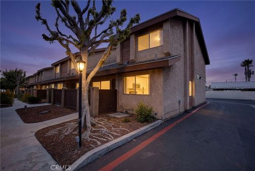 17-8435 Columbus Ave, North Hills, CA, 91343-6611 | Card Image