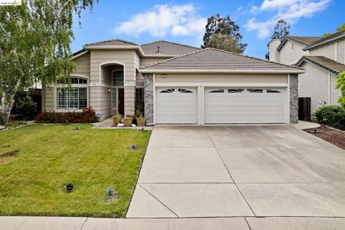 2433 Mimosa Way, Antioch, CA, 94509-7774 | Card Image