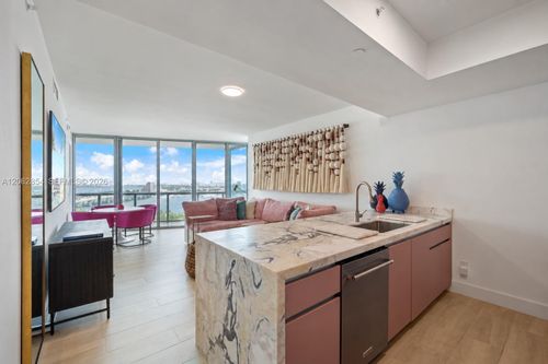 2009-888 Biscayne Blvd, Miami, FL, 33132-1514 | Card Image