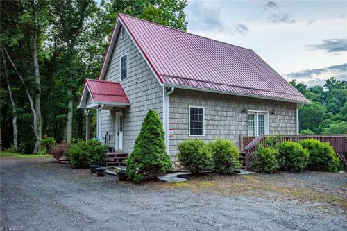 1195 Long Branch Rd, Lansing, NC, 28643-9396 | Card Image