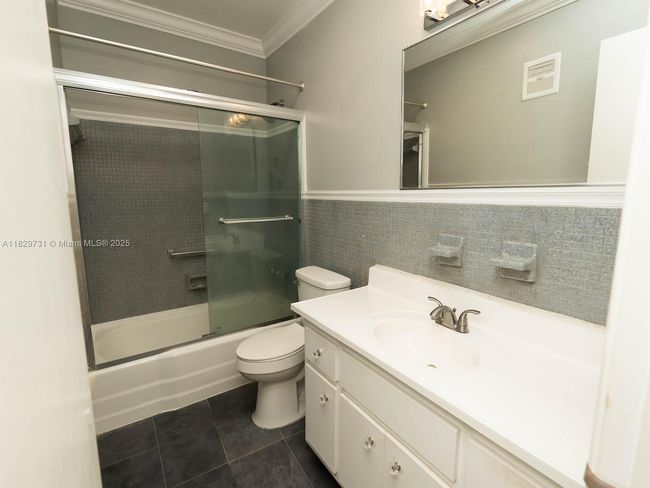 APT-202C - 2121 Ne 42 Nd Ct, Condo with 2 bedrooms, 1 bathrooms and null parking in Lighthouse Point FL | Image 16