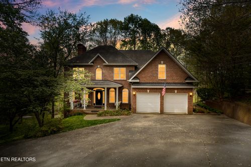 639 S Arch Rock Dr, Sevierville, TN, 37876-8007 | Card Image