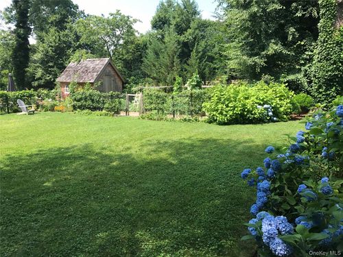 36 S Howells Point Road, Brookhaven, NY, 11713 | Card Image