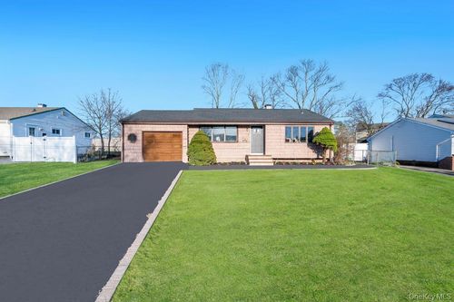 167 Westwood Dr, Brentwood, NY, 11717-6213 | Card Image