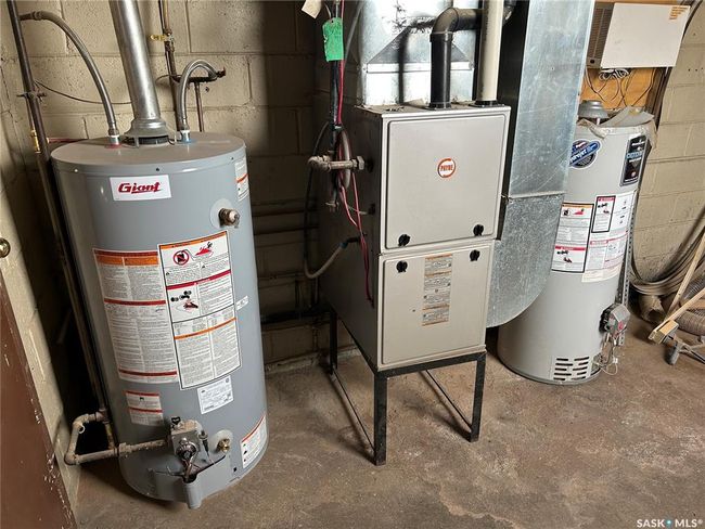 Utility room with gas water heater | Image 36