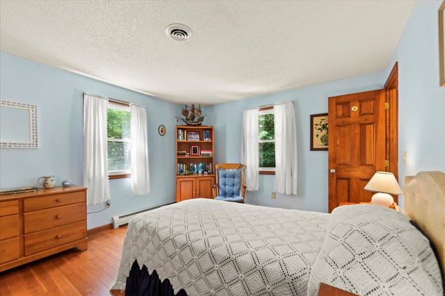 8 Center St, House other with 4 bedrooms, 3 bathrooms and null parking in Bennington VT | Image 11