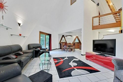 100 Guymard Tpke, Godeffroy, NY, 12729-2003 | Card Image