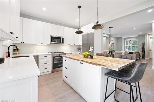 68 Spruce St, Cambridge, ON, N1R4K3 | Card Image