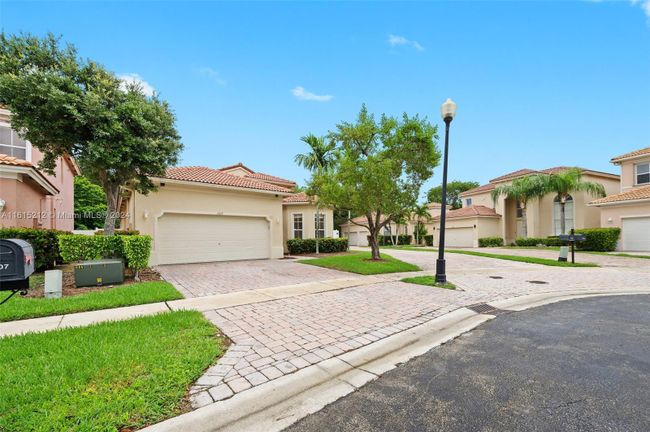 1107 Ne 37th Pl, House other with 5 bedrooms, 3 bathrooms and null parking in Homestead FL | Image 3