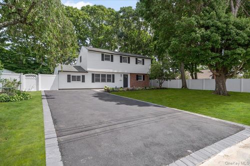 103 Bonnie Rd, Oakdale, NY, 11769-1803 | Card Image