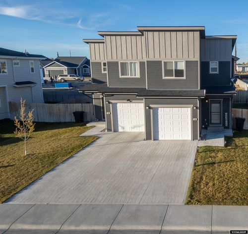 4590 Pontiac St, Mills, WY, 82644-5185 | Card Image