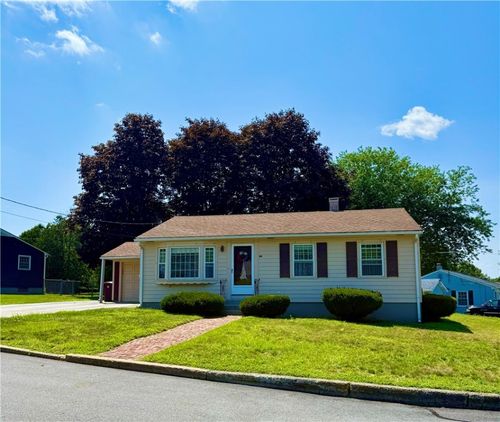 86 Halsey Rd, Woonsocket, RI, 02895-3804 | Card Image