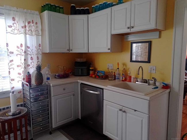 86 Hartland St, House other with 3 bedrooms, 3 bathrooms and null parking in Hartford CT | Image 7