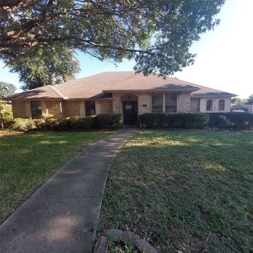 900 Prairie Creek Dr, DeSoto, TX, 75115-4721 | Card Image