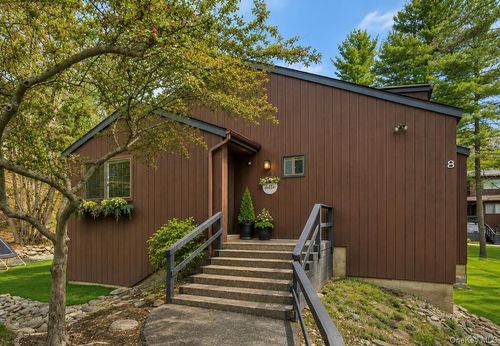 8 Laurel Ct, Highland Mills, NY, 10930-2804 | Card Image