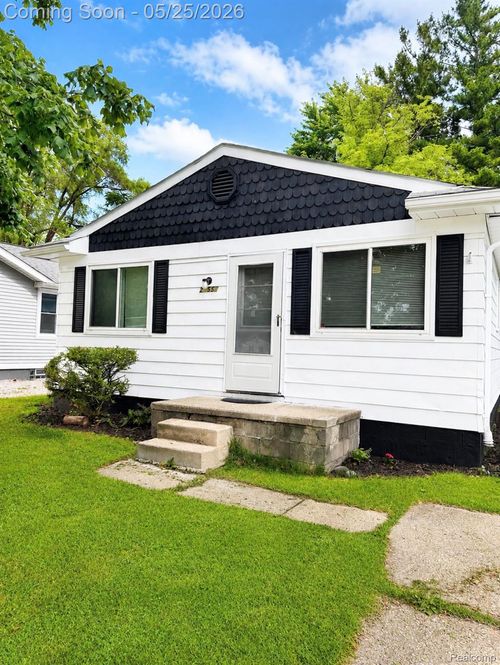 21550 Poinciana St, Southfield, MI, 48033-3545 | Card Image