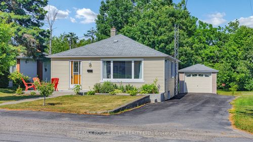 162 Queen St, Fenelon Falls, ON, K0M1N0 | Card Image