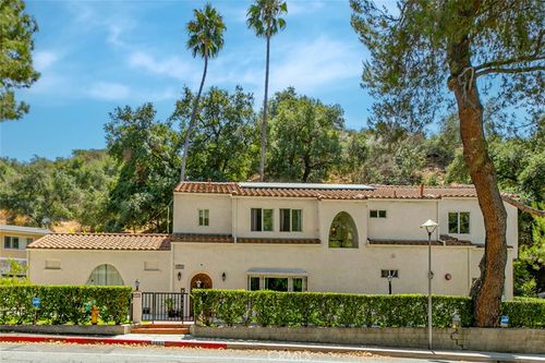 2644 E Chevy Chase Dr, Glendale, CA, 91206 | Card Image