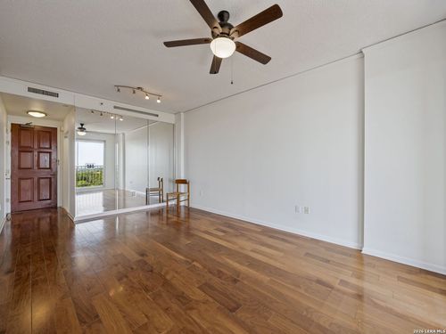 1004-1 Towers Park Ln, San Antonio, TX, 78209-6435 | Card Image