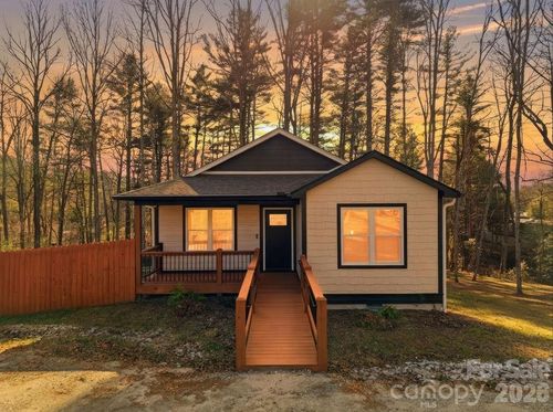 224 Walt Dr, Hendersonville, NC, 28792-0536 | Card Image