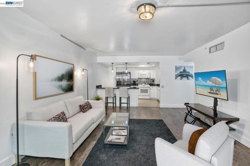 unit-205-500 N St, Sacramento, CA, 95814-4342 | Card Image