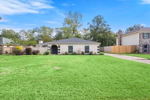 6607 Apple Valley Ln, Houston, TX, 77069-2408 | Card Image