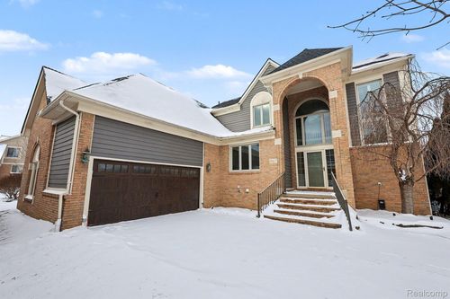 59807 Glacier Rdg N, Washington Township, MI, 48094-2229 | Card Image