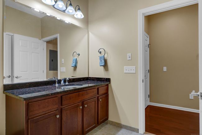 UNIT-211 - 1 King Philip Dr, Condo with 2 bedrooms, 2 bathrooms and null parking in West Hartford CT | Image 22