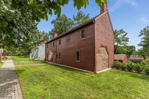 60 Center St, Clinton, NJ, 08809-1336 | Card Image