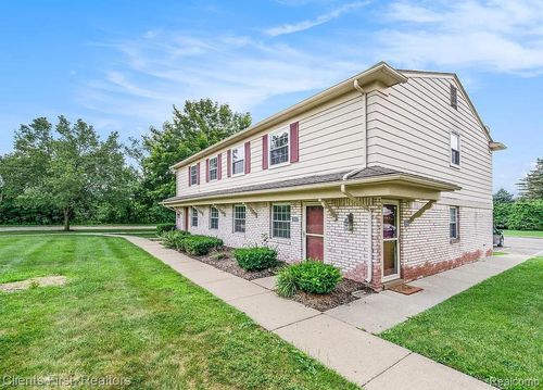 204 Princeton Dr, South Lyon, MI, 48178-1663 | Card Image