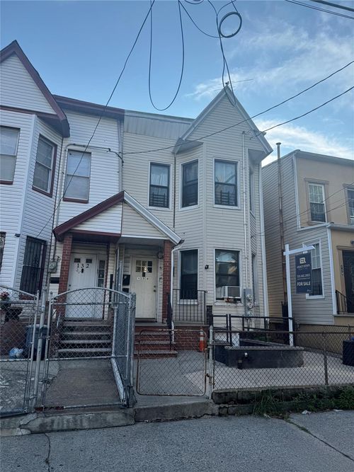 130 Crystal St, Brooklyn, NY, 11208-3191 | Card Image