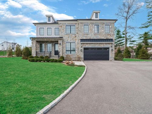 1 Sequoia Cir, Manhasset, NY, 11030-4043 | Card Image