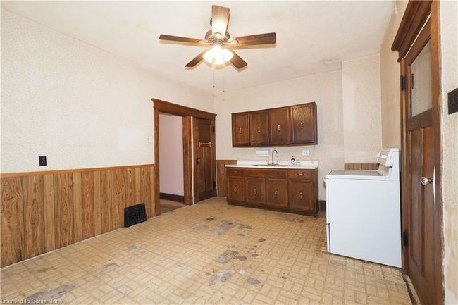 227 Waterloo St N, House other with 4 bedrooms, 1 bathrooms and 2 parking in Cambridge ON | Image 18