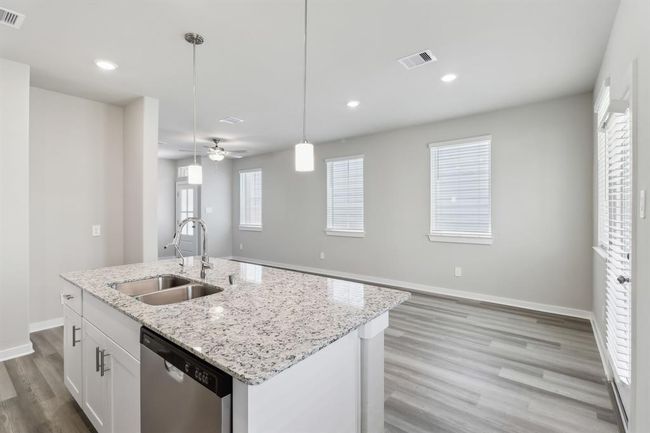 587 Avisa Dr, House other with 3 bedrooms, 3 bathrooms and 2 parking in Kemah TX | Image 14