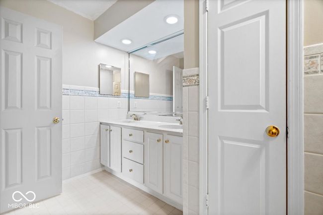 7424 Prairie Lake Dr, Condo with 1 bedrooms, 2 bathrooms and null parking in Indianapolis IN | Image 22