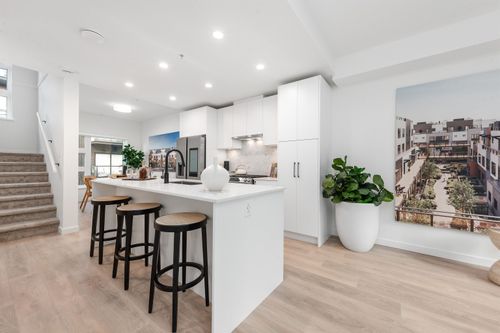 135-535 E 2nd St, North Vancouver, BC, V7L | Card Image