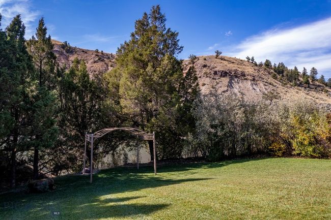 1077 Us Highway 89 S, House other with 3 bedrooms, 3 bathrooms and null parking in Gardiner MT | Image 65