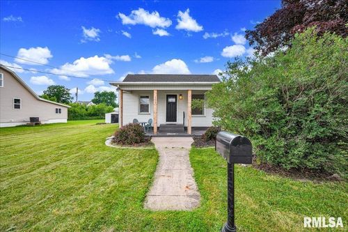 111 N Church St, Roanoke, IL, 61561-7633 | Card Image