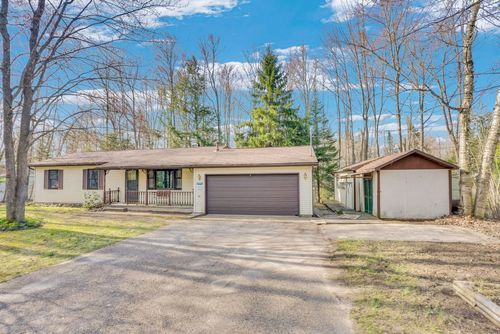 143 Arbutus Ave, Cadillac, MI, 49601-9614 | Card Image