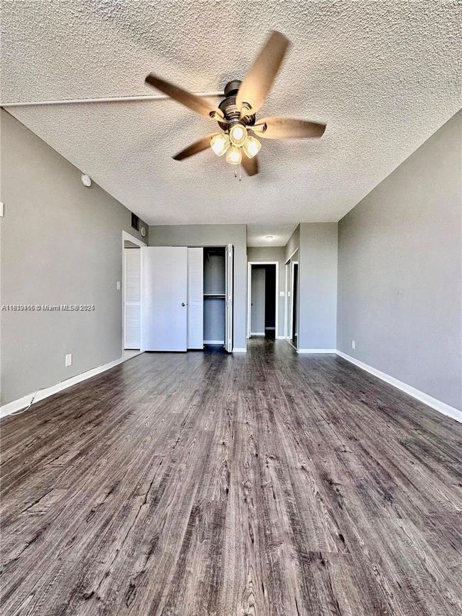 APT-1215 - 2500 Parkview Dr, Condo with 2 bedrooms, 2 bathrooms and null parking in Hallandale Beach FL | Image 22