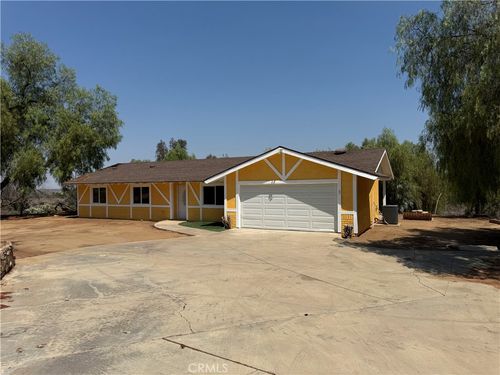 17260 Pfeifer Way, Perris, CA, 92570-8405 | Card Image