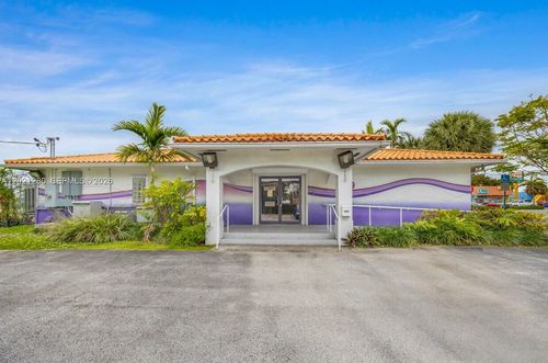99 W 49th St, Hialeah, FL, 33012-3709 | Card Image