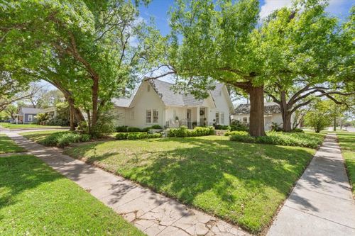 600 W 3rd St, McGregor, TX, 76657-2310 | Card Image